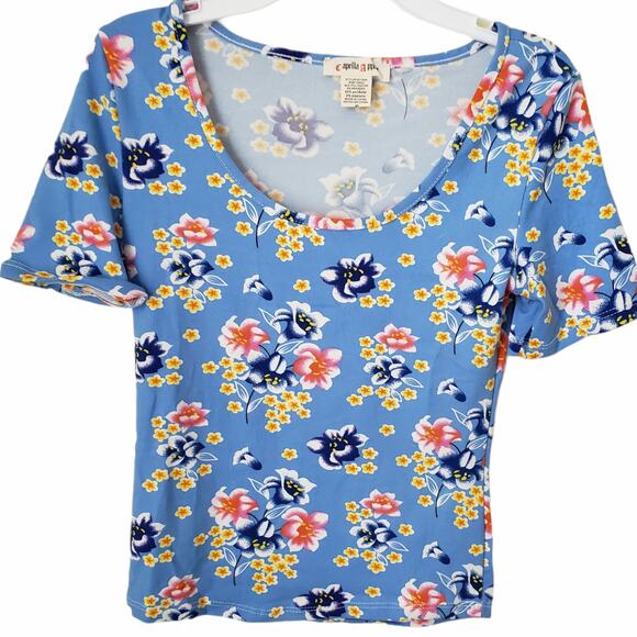 2 FOR $5 SALE NIP Short Sleeve Blue Floral  Short Sleeve Slightly Cropped  Top - Picture 2 of 4